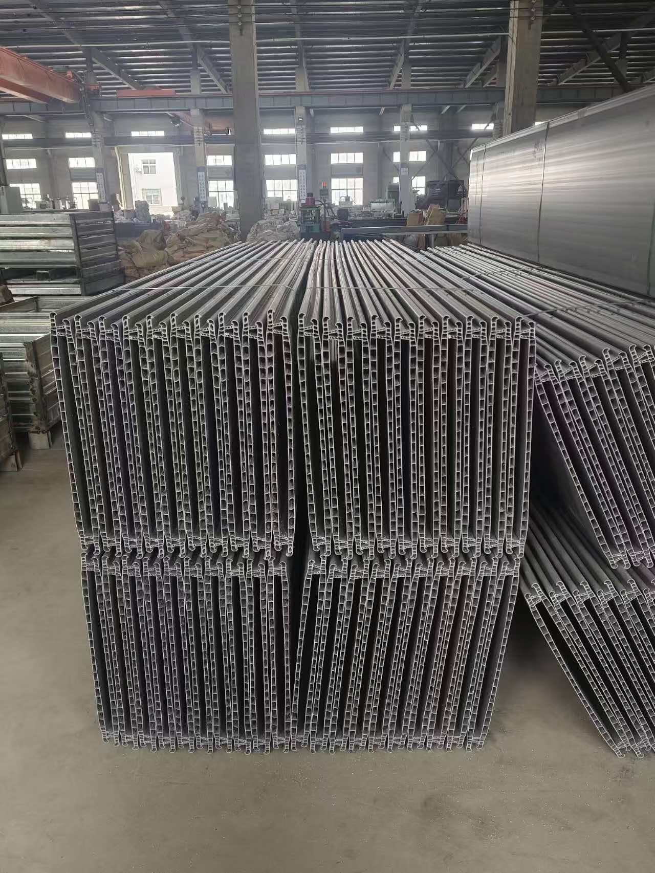 高分子復(fù)合型電纜橋架 現(xiàn)代電力與通信系統(tǒng)的防腐衛(wèi)士